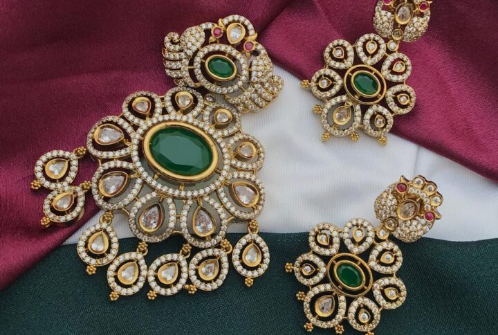 AD white and green pendent set