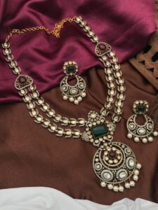 AD white, red and green victoria necklace set