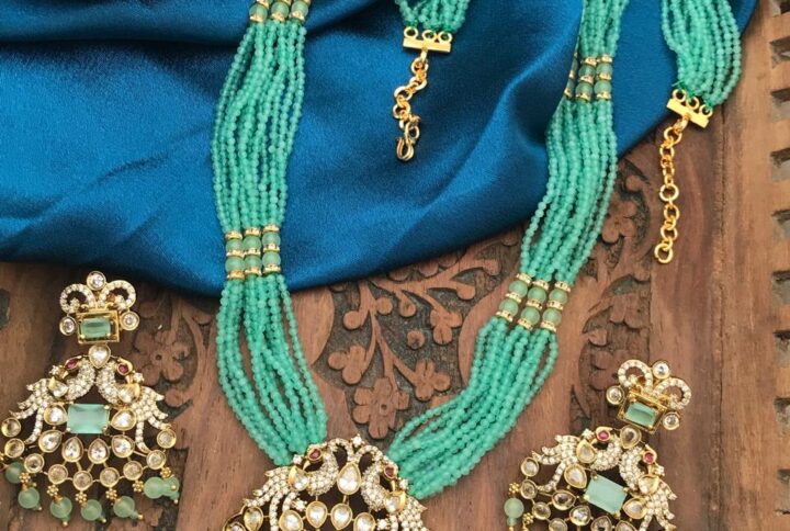 beads necklace with victoria pendent set green