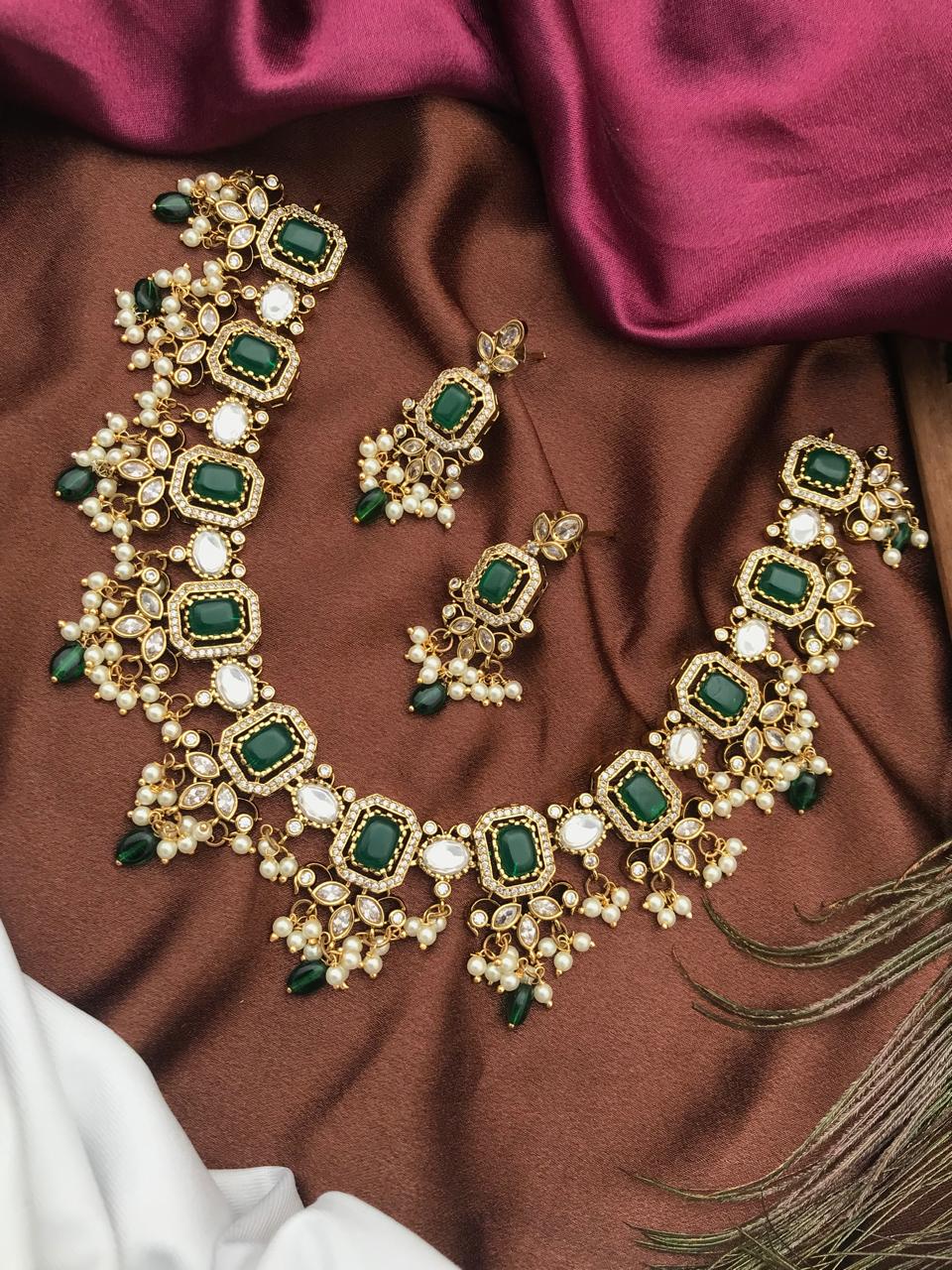 green and white AD STONE NECKLACE